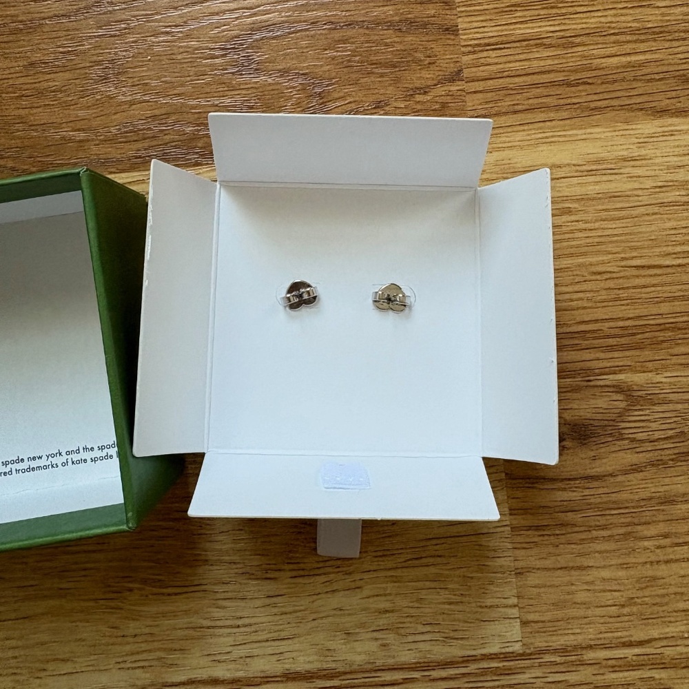 NIB Kate Spade New York My Love Heart Stud earrings - Picture 4 of 9